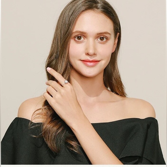 Classic Luxury 3Ct Engagement Ring - Picture 3 of 5